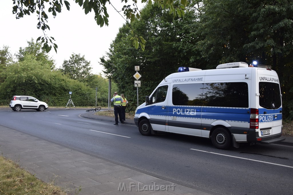 VU PKW Rad Koeln Porz Gremberghoven Alter Deutzer Postweg Josef Lindner Weg P05.JPG - Miklos Laubert